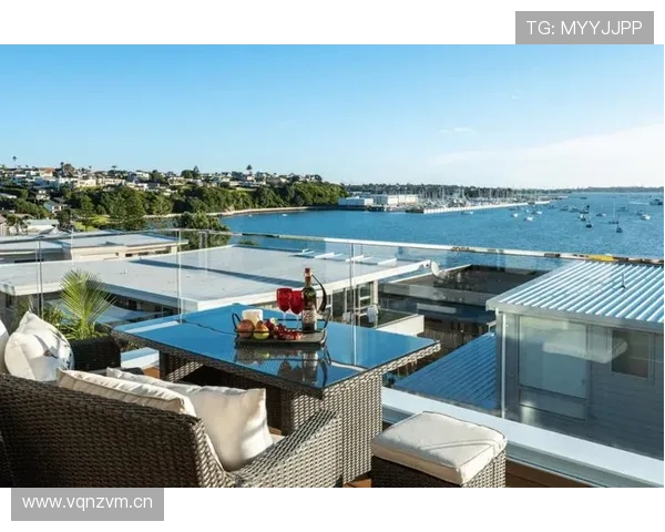 维纳斯那豪宅里的游泳池比我一年收入还贵，这生活……哪里找第二个？