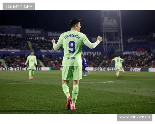 莱万训练完回家还要自己熨球衣？